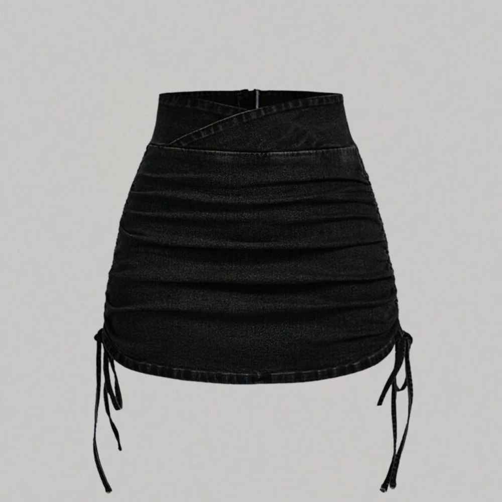 Elegant Black Ruched Skirt